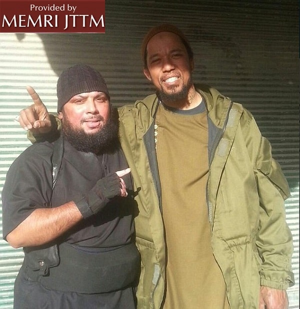 Avec le djihadiste britannique Abou Rahin Aziz, de Luton, en mars 2015
