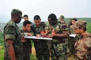 Cadetes militares extranjeros en la Escuela de Comando del Ejército de Nanjing (Fuente: 163.com)