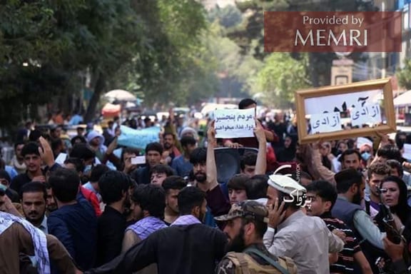 "Libertad, libertad" gritan manifestantes (imagen: Pajhwok.com).