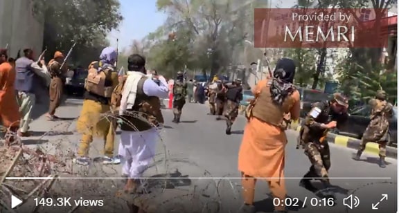 Fuerzas de los talibanes afganos dispararon contra mujeres manifestantes en Kabul.[24]