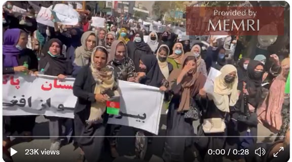 "Larga vida a la resistencia" - manifestantes anti-Pakistán; video tuiteado por la periodista Zahra Rahimi.[26]