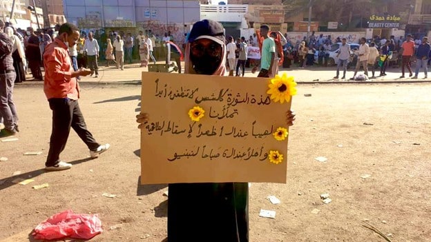 Manifestante sudanés el día 6 de diciembre: "Esta revolución es como el sol, nunca se extingue".
