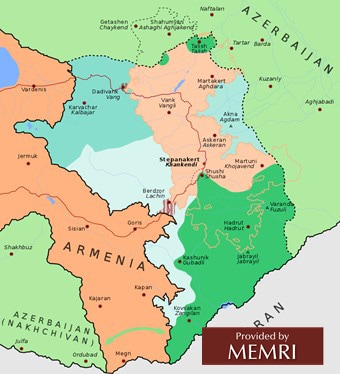 La región tras el acuerdo de alto al fuego Nagorno-Karabaj del año 2020. La flecha verde indica el Corredor Zangezur que une a la República Autónoma de Nakhchivan (señalado en verde oscuro) con Azerbaiyán. Mapa cortesía del libro CIA Fact Book, "Azerbaiyán".