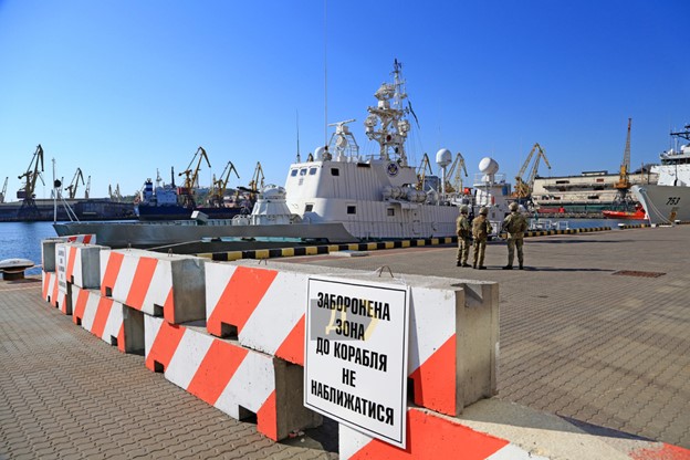 Fragata de la Guardia Costera estadounidense Hamilton en el puerto de Odessa (Fuente: Ukrinform.net)