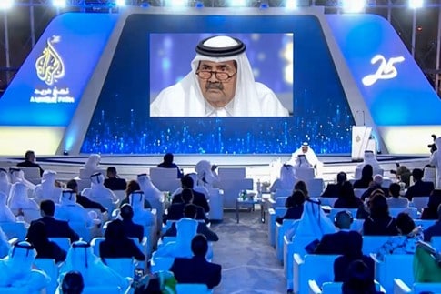 El ex-emir qatarí jeque Hamad bin Khalifa Aal Thani se dirigió al evento que conmemoró el 25avo aniversario de la fundación de Al-Jazeera como medio de comunicación(Fuente: Aljazeera.net, 1 de noviembre, 2021)