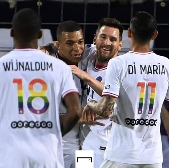Jugadores del PSG con camisetas de arcoíris como parte de una campaña contra la homofobia (Fuente: Twitter.com/7amadalyafei, 16 de mayo, 2022)