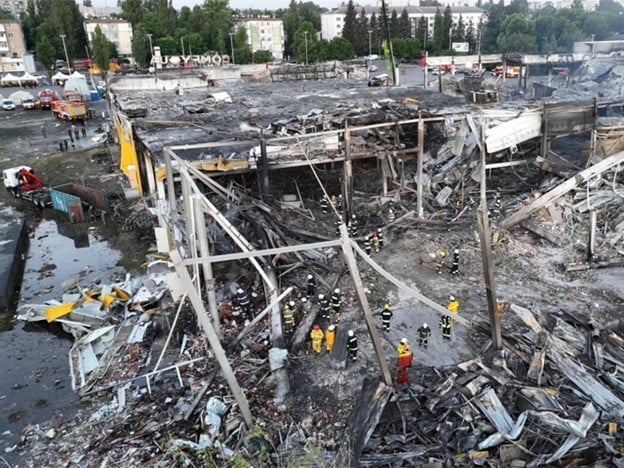 Amstor Mall en Kremenchuk tras el ataque con misiles (Fuente: News.ru)