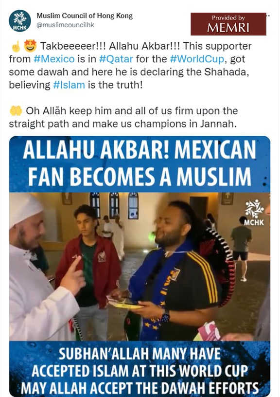 Un clérigo islámico convierte al islam a un aficionado al fútbol mexicano en Catar.