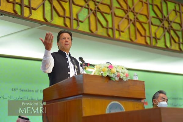 Imran Khan se dirige a la conferencia de cancilleres de la OCI