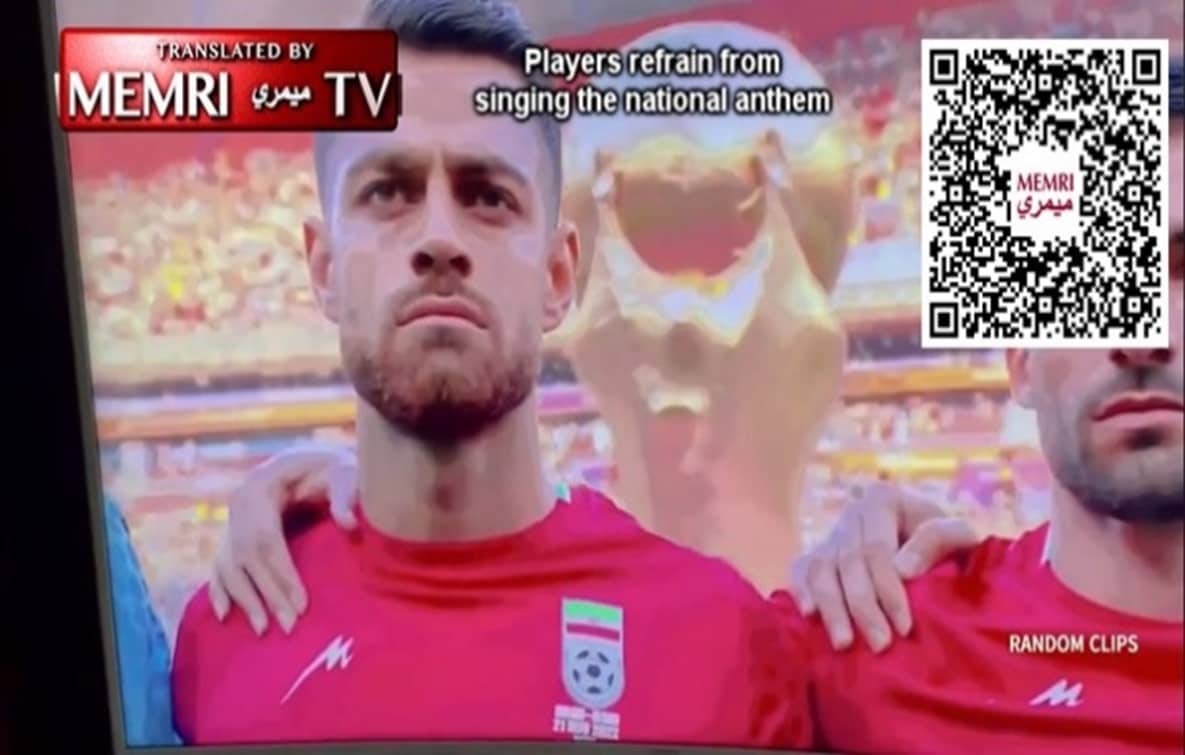 Miembros del equipo de fútbol iraní se niegan a cantar el himno nacional antes del partido Irán vs Inglaterra (Fuente: portal MEMRI TV video No. 9948, 22 de noviembre, 2022)
