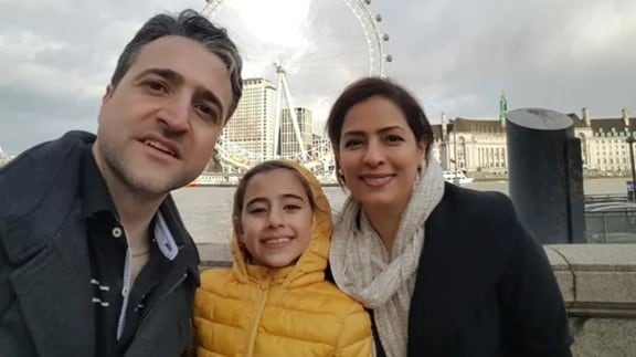 Esmaeilion con su esposa e hija. (Fuente: Twitter)