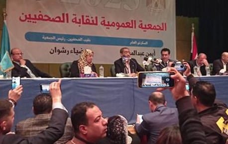 Un giornalista egiziano critica il Sindacato dei giornalisti per aver esteso il divieto di normalizzazione con Israele: questa decisione è sbagliata dal punto di vista professionale, nazionale e legale