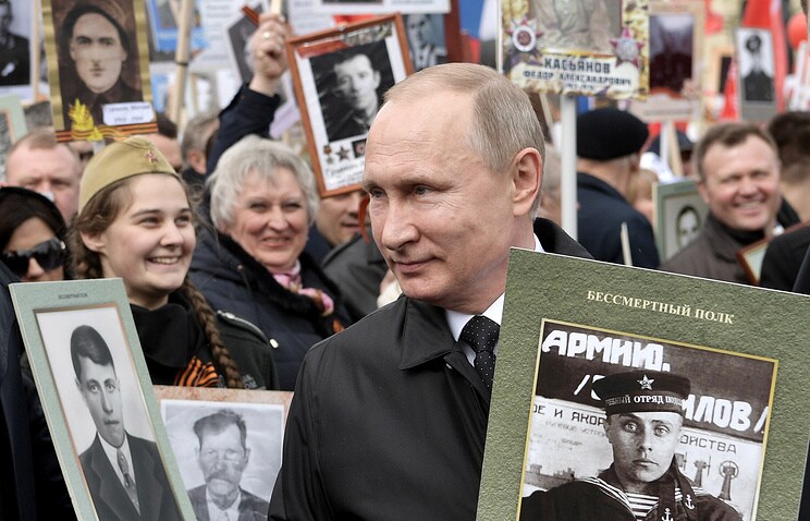 Putin in Immortal Regiment march
