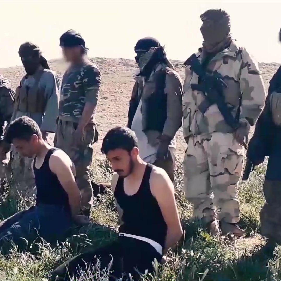 ISIS Releases Video Showing Attacks on Syrian Army in Homs Desert Region - Warning: Graphic